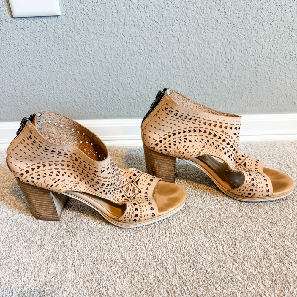 Anthropologie “All Black” tan nice laser cut sandal block heel